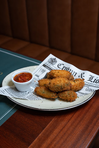 Crown & Lion The English Pub - Hospitality and gastronomy