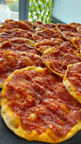 Comentarii opinii despre Al Fatayir Al Dumashqia Bakery الفطائر الدمشقية