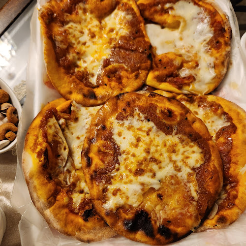 كافتيريا ومعجنات الزعيم - Sharjah