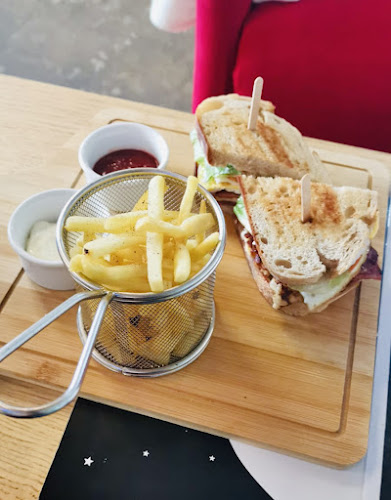 Comentarii opinii despre Brews Cafe