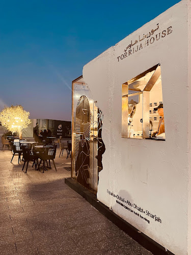 Oláh cafe - by Torrija - Sharjah