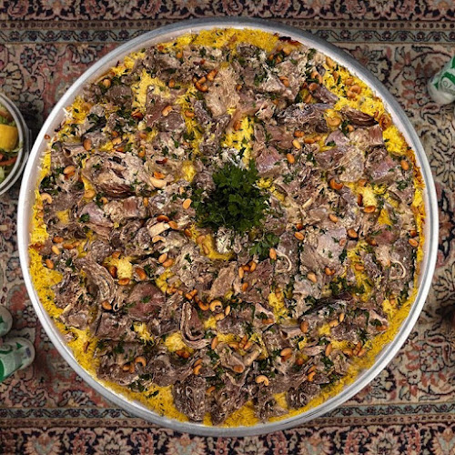 Opinii despre Bayt Al Shawaya Restaurant مطعم بيت الشواية în Abu Dhabi - Hospitality and gastronomy