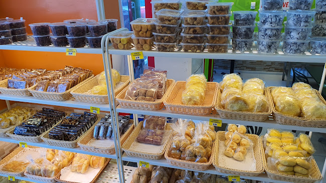 EAThans Lomi Restaurant & Bakery