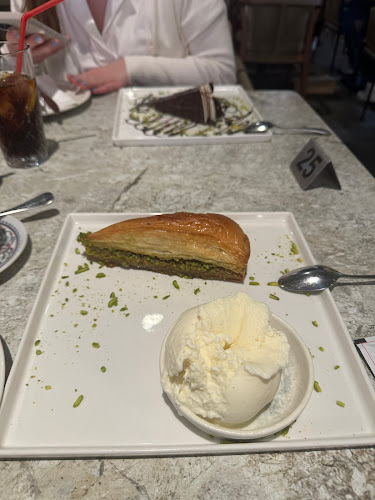 Dubai Mall-Lower Ground-Waterfall - Dubai