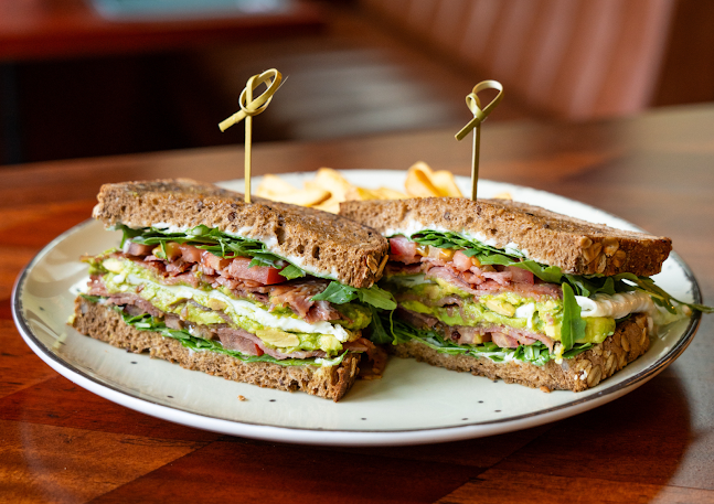 Comentarii opinii despre Crown & Lion The English Pub