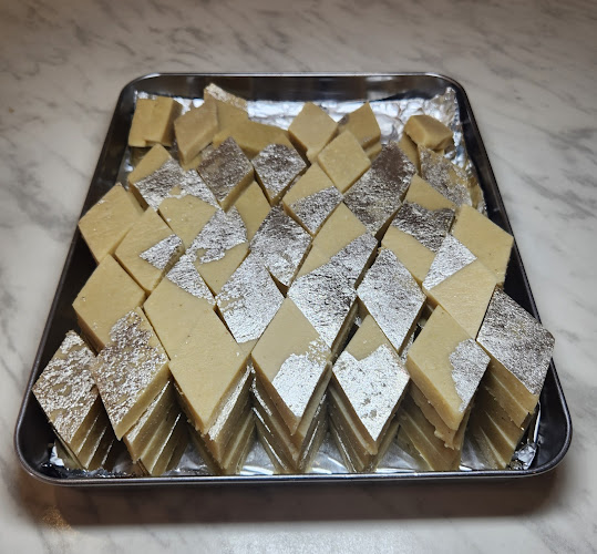 Bright Restaurant مطعم مضيء