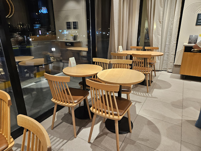 Starbucks - Hospitality and gastronomy