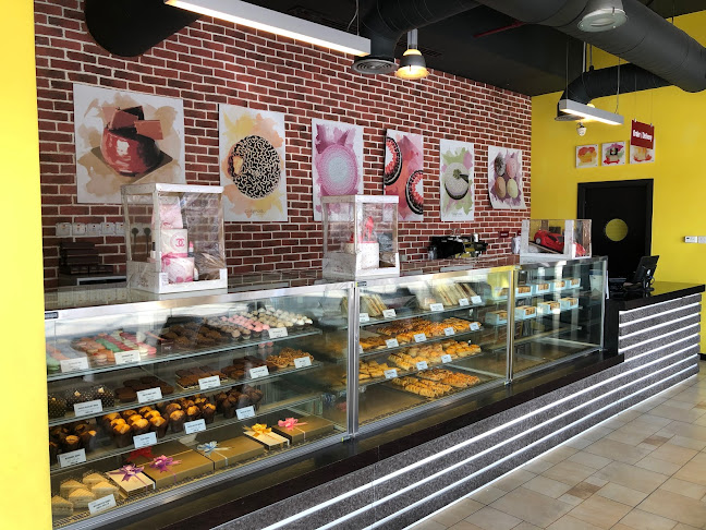 Cakewalk Bakery - Hospitality and gastronomy