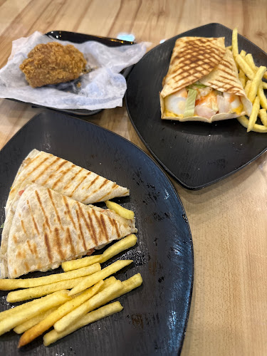 LOOLY FRESH BURGER - Hospitality and gastronomy