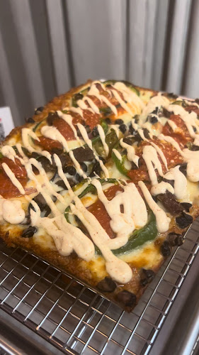 Opinii despre Emmy Squared Pizza UAE în Dubai - Hospitality and gastronomy