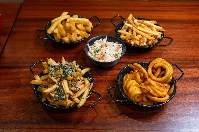 Crown & Lion The English Pub - Hospitality and gastronomy