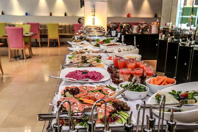 Captain's Table Coffee Shop - Dubai