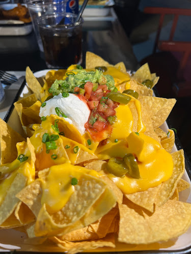 Retro Beach Dubai - Hospitality and gastronomy