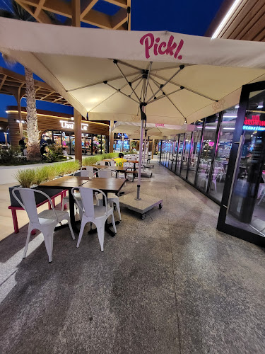 Pickl Al Hirah Beach - Hospitality and gastronomy