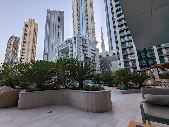 Oasis Pool Lounge - Dubai