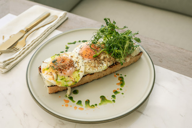 Oii Restaurant & Cafe - Hospitality and gastronomy