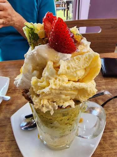 Liwan ice cream and juices