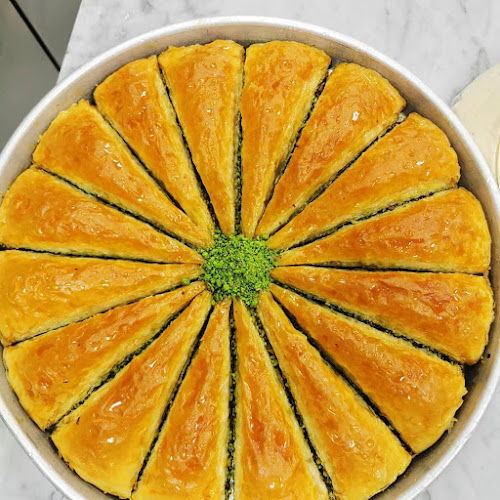 مخبز وحلويات القصر الشاميAl-Qasr Al-Shami Bakery and Sweets