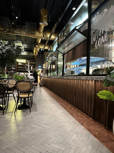 Opinii despre CHOCOMELT AL ZAHIA CITY CENTER SHARJAH în Sharjah - Hospitality and gastronomy