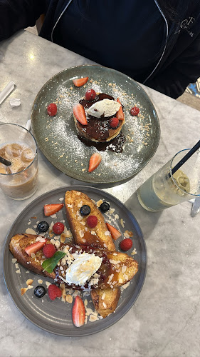 jones the grocer Dusit Thani Hotel - Dubai