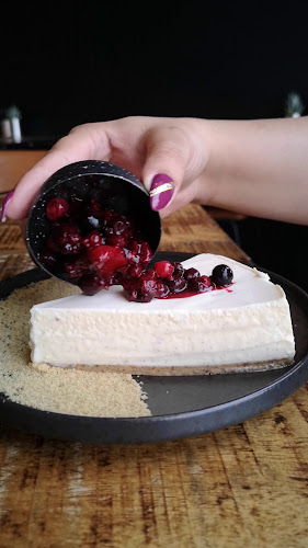 Opinii despre SHE BURGER- Dar al wasl în Dubai - Hospitality and gastronomy