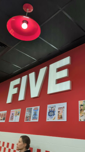 Opinii despre Five Guys Dubai Airport în Dubai - Hospitality and gastronomy