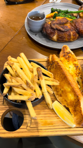 Opinii despre jones the grocer Dusit Thani Hotel în Dubai - Hospitality and gastronomy