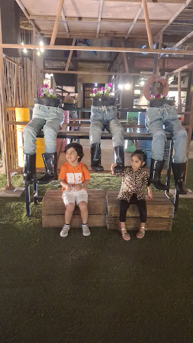 Opinii despre Piazza17 Last Exit Al Khawaneej în Dubai - Hospitality and gastronomy