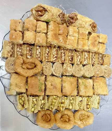 AL RUWAIS MARKETS & AUTO BAKERIES.أسواق ومخابز الرويس الأوتوماتيكية - Hospitality and gastronomy