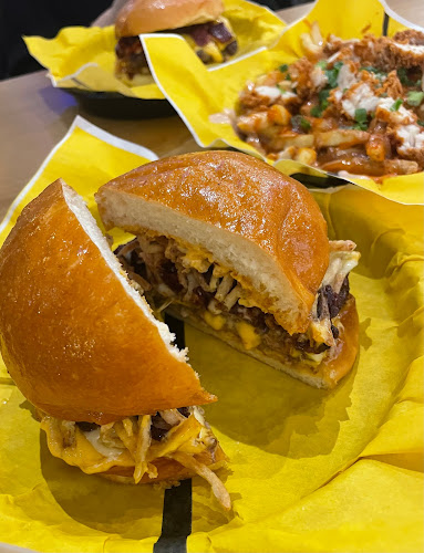 8F52+3PF - Muwaileh Commercial - Industrial Area - Sharjah