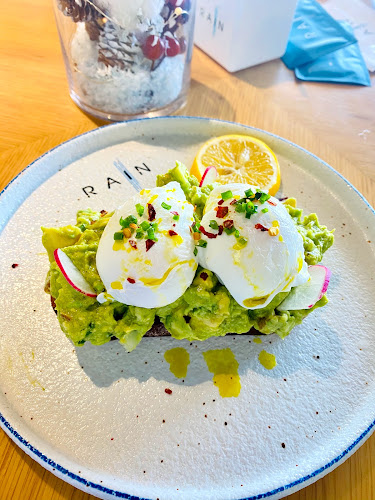 Comentarii opinii despre Rain Corniche