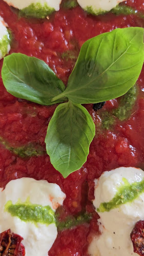 Opinii despre Moon Slice Pizza Dubai în Dubai - Hospitality and gastronomy