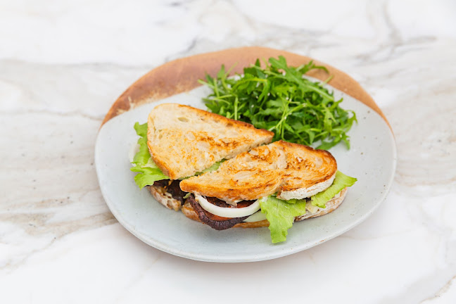 Opinii despre 100 Cafe în Dubai - Hospitality and gastronomy