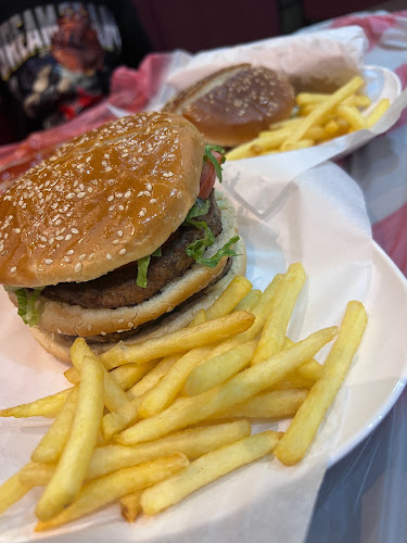 Al Manhal Al Thahabi Restaurant and Cafeteria مطعم و كافتيريا المنهل الذهبي - Sharjah