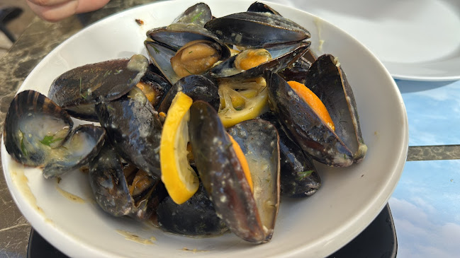 Gandofly seafood restaurant Almina