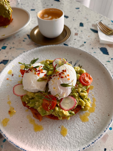 Comentarii opinii despre Rain Corniche