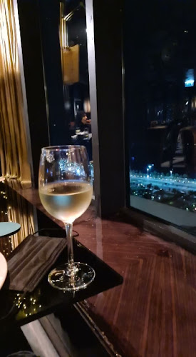 Opinii despre Stratos Revolving Lounge & Bar în Abu Dhabi - Hospitality and gastronomy