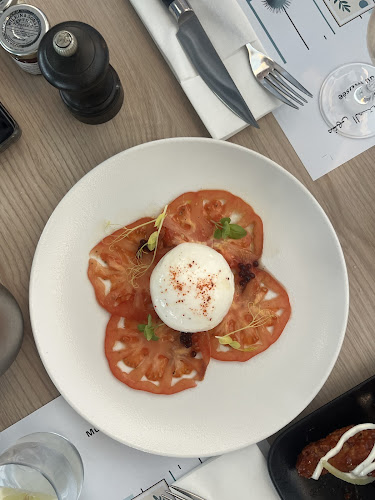 Opinii despre Museum Café Louvre în Abu Dhabi - Hospitality and gastronomy