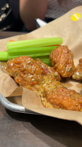 Opinii despre Buffalo Wild Wings - Mirdif City Centre în Dubai - Hospitality and gastronomy