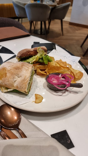 Risen Café and Artisanal Bakery, Dubai Marina - Hospitality and gastronomy