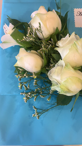 Labelle Chocolates & Flowers Al Warqa - لابيل الورقاء‎ - Hospitality and gastronomy