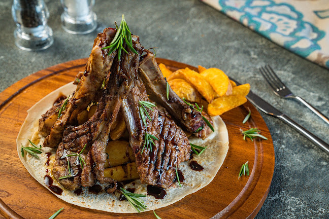 Ayoush Restaurant And Cafe