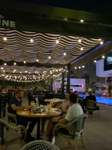 The MAINE Street Eatery Restaurant, Studio City - Hospitality and gastronomy