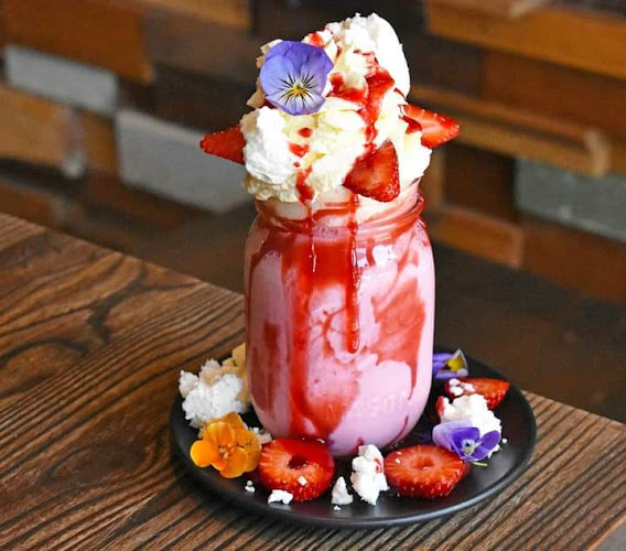 CGHC+827 داخل لاست تشانس مول - مقابل السوق الصيني - Al Jerf 1 - Ajman