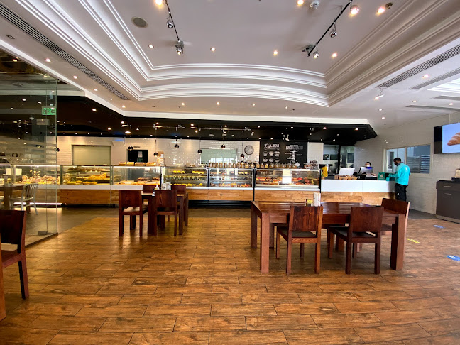 Behind Shangrila Hotel - شارع المركز المالي - Al Satwa - Al Safa - Dubai