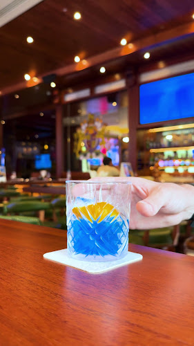 Crown & Lion The English Pub - Hospitality and gastronomy