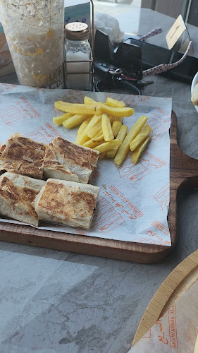 Shawarma Ala Al Sareea - Bu Tina - شاورما علي السريع فرع البوطينة - Hospitality and gastronomy
