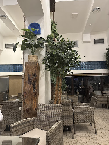 Comentarii opinii despre moon light coffee shop and cafeteria مقهى وكافتيريا ضوء القمر