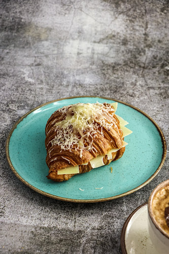 Knead Bakery & Patisserie - Abu Dhabi