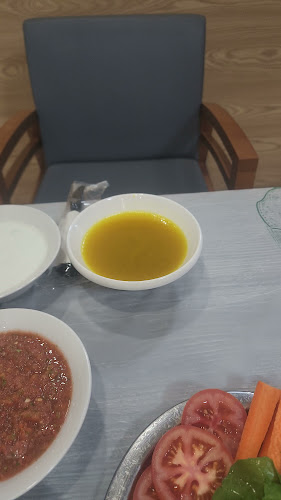 Opinii despre Bayt Al Shawaya Restaurant مطعم بيت الشواية în Abu Dhabi - Hospitality and gastronomy